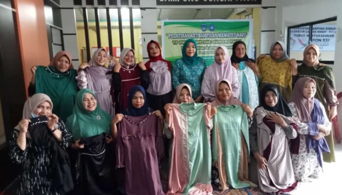 Puluhan Kader PKK Dibekali Pelatihan Memayet Baju