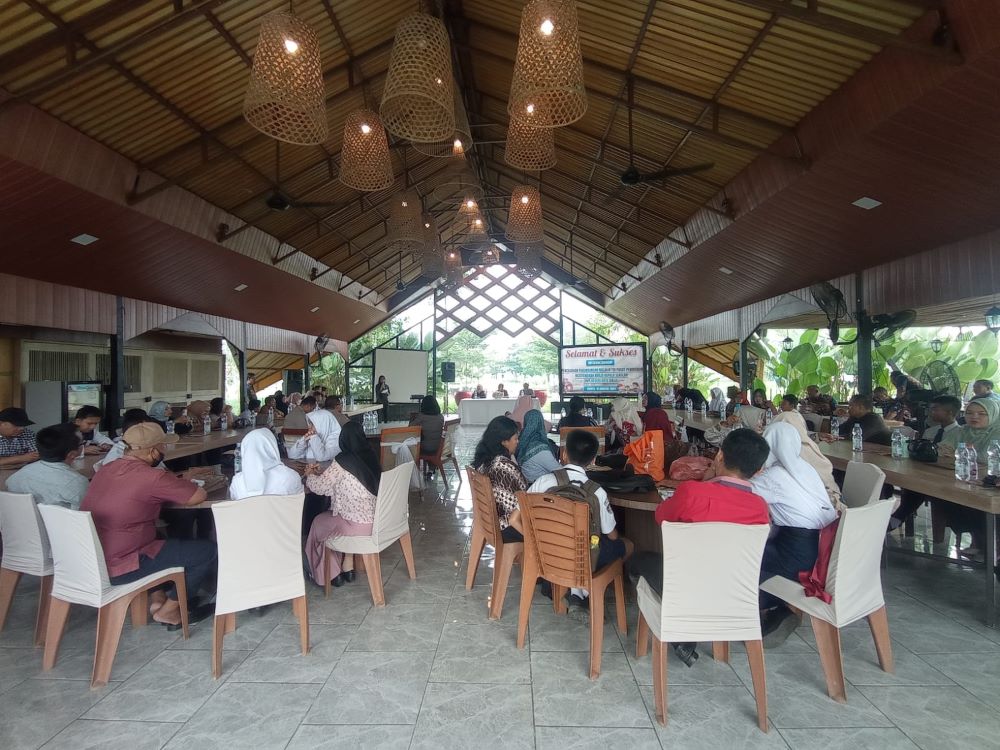 Dinas Pendidikan Kota Binjai melalui Musyawarah Kerja Kepala Sekolah (MKKS) tingkat SMP Negeri menggelar workshop pencegahan bullying melalui tri pusat pendidikan. (Waspada/Ria Hamdani)