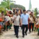 WALIKOTA Medan Bobby Nasution, bersama Bupati Segai Darma Wijaya, saat menghadiri acara Panen Raya Padi, di Desa Sei Buluh, Kecamatan Teluk Mengkudu, Kabupaten Sergai. Waspada/Ist