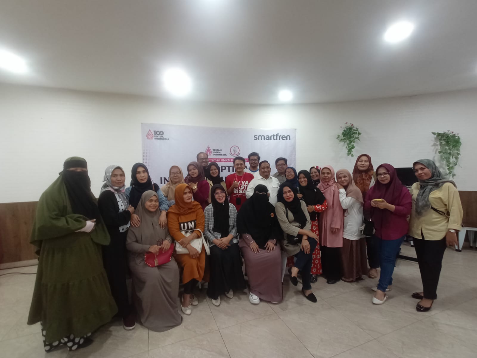 Smartfren Community menyelenggarakan program Teman Usaha Mikro, Kecil dan Menengah (UMKM) perdana di Medan, Sumatera Utara. Program kali ini merupakan sesi pelatihan tunggal dalam pemanfaatan media sosial guna meningkatkan kompetensi dan literasi digital para pelaku usaha lokal.