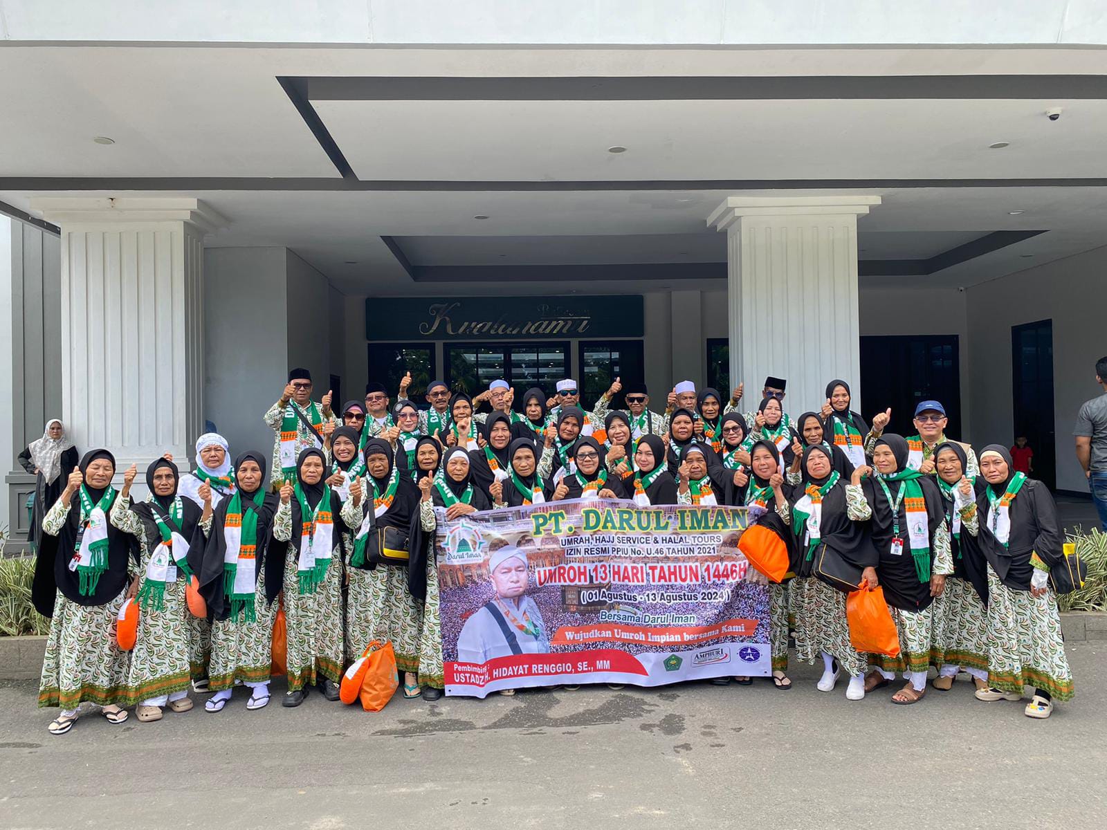 Umrah Lansia Darul Iman Diberangkatkan Ke Tanah Suci