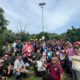 Foto bersama penyerahan bantuan Electrifying Agriculture kepada komunitas petani jeruk di Sumatera Utara.