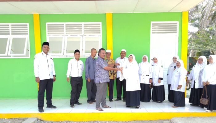 MAN 1 Palas Terima Bangunan Ruang Kelas Dari Komite Madrasah