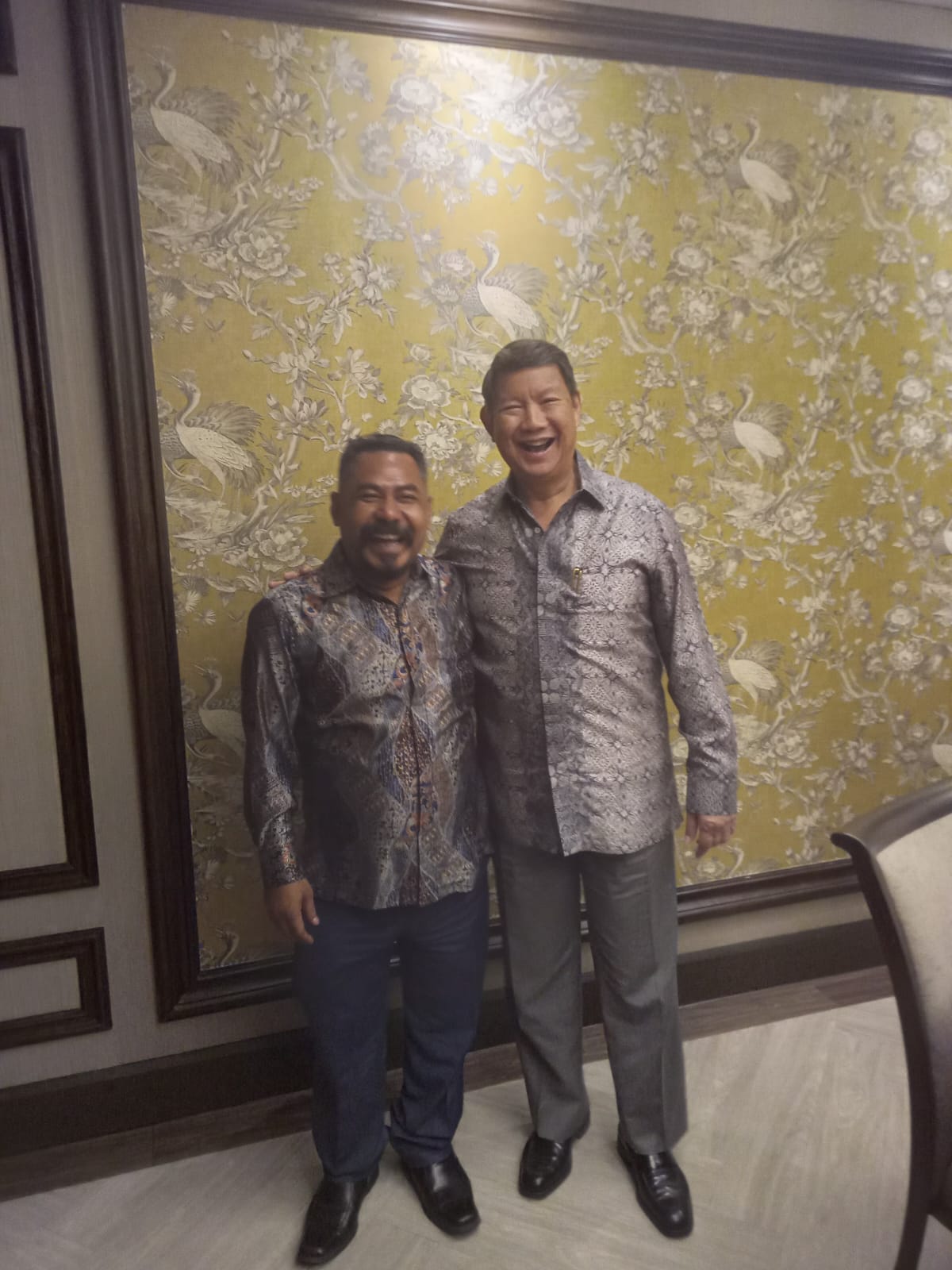 KETUA Umum Relawan Persatuan Nasional Muhammad Ikhyar Velayati (kiri) bersama Wakil Ketua Dewan Pembina Partai Gerindra, Hashim Djojohadikusumo beberapa waktu yang lalu. Waspada/ist