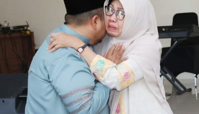 Profil Dolly Pasaribu, Bangun Tapsel Dengan Niat Tulus Dan Ikhlas