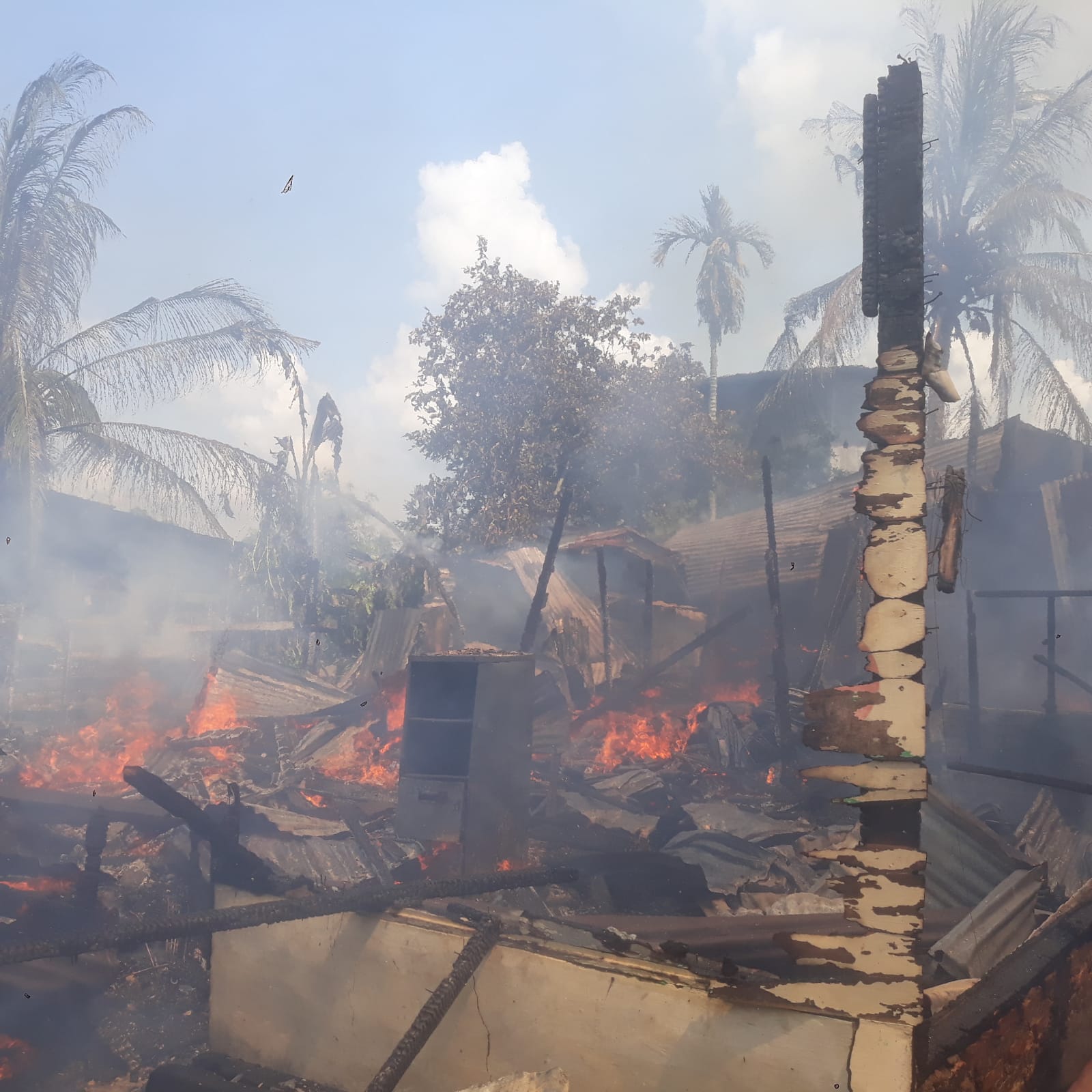 Kandang Sapi Dan Usaha Perabotan Terbakar, Uang Tunai Rp70 Juta Musnah Kandang Sapi Dan Usaha Perabotan Terbakar, Uang Tunai Rp70 Juta Musnah