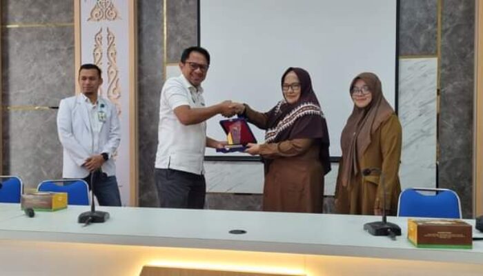 Taat Pajak, KPP Pratama Bireuen Apresiasi Direktur RSUD Muyang Kute Dan Ketua IDI