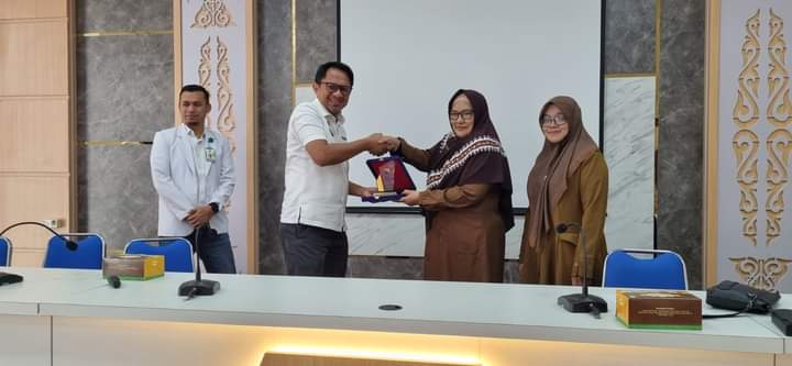 Taat Pajak, KPP Pratama Bireuen Apresiasi Direktur RSUD Muyang Kute Dan Ketua IDI