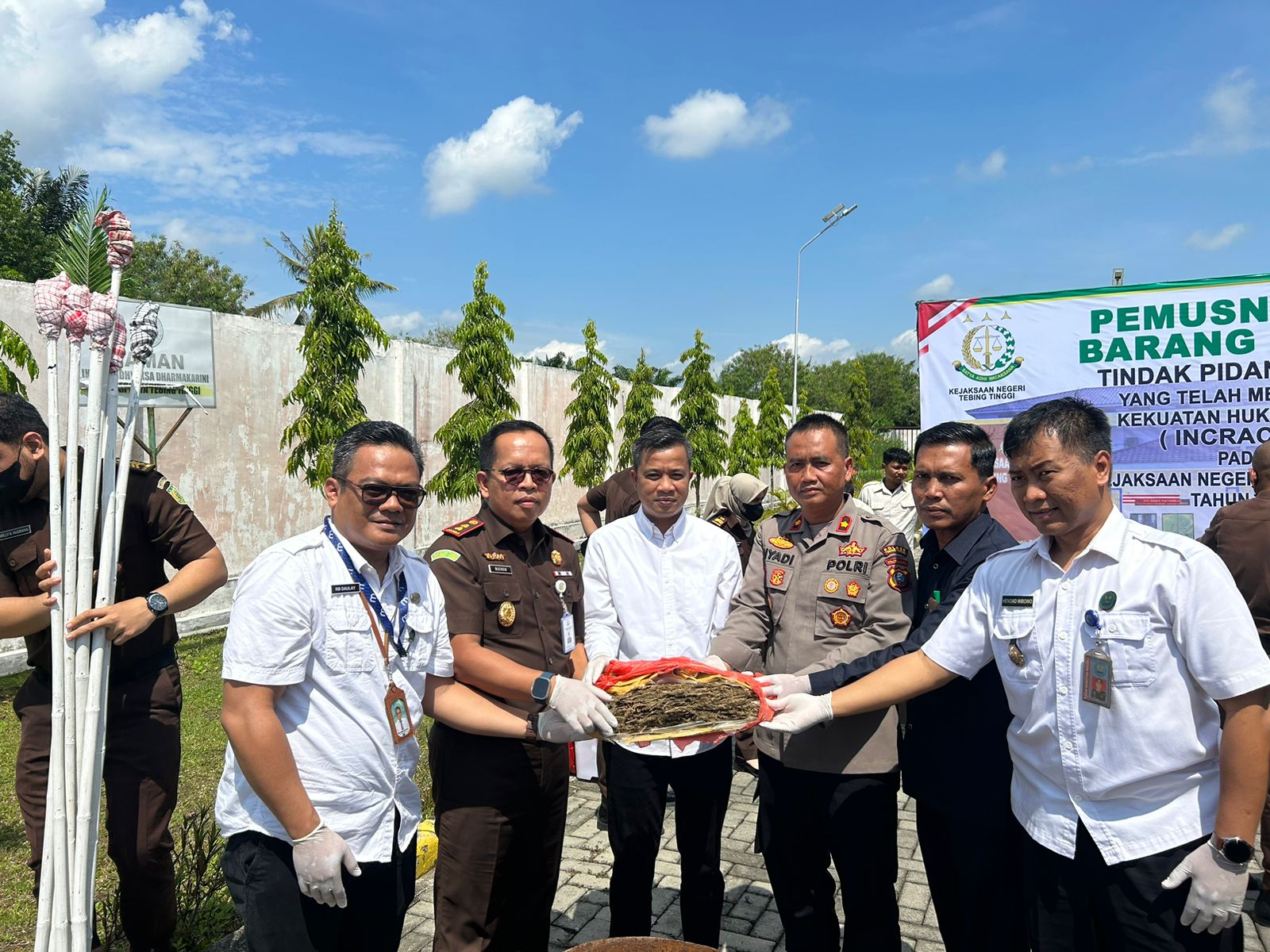 Pj Wali Kota Hadiri Pemusnahan BB Narkotika Di Kejari Tebingtinggi