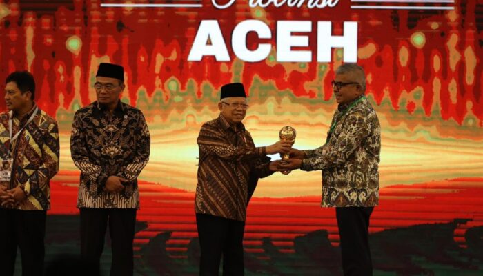 Jangkauan Layanan JKN Aceh Merata, Pemerintah Aceh Terima Penghargaan Universal Health Coverage (UHC)