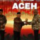 Pj. Gubernur Aceh, Bustami, SE, M.Si, menerima penghargaan Universal Health Coverage (UHC) atas Pencapaian Jaminan Kesehatan yang tinggi di Aceh yang diserahkan langsung Wapres RI, Prof. Dr. (H.C.) K.H. Ma'ruf Amin di The Krakatau Grand Ballroom, Jakarta, Kamis (8/8) malam. Waspada/Ist