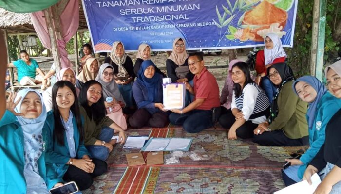 Tim PKM LPPM Unimed Dampingi IRT Olah Tanaman Rempah Jadi Minuman