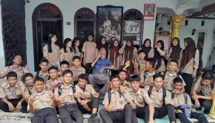 Menyambut Hari Kemerdekaan RI Ke-79, Siswa SMK Dharma Pancasila Kunjungi Museum  Perjuangan Pers