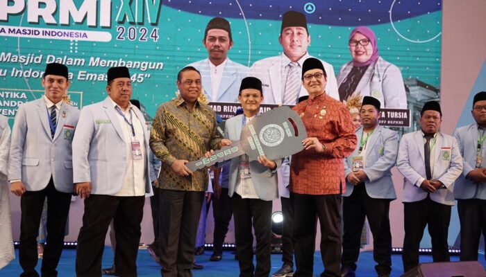 Prabowo Subianto Serahkan Bantuan 100 Mobil Pemelihara Masjid
