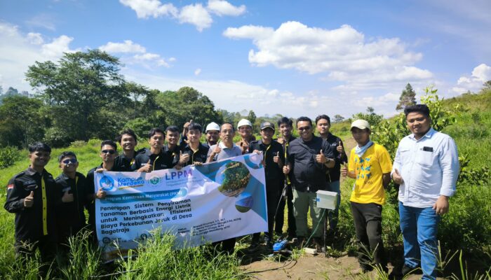 Tim LPPM Unimed Perkenalkan Sistem Penyiraman Tanaman Jeruk Berbasis Energi Listrik
