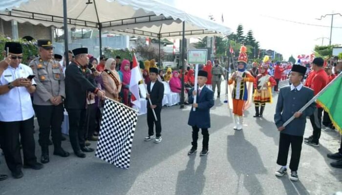 Plh Sekda Bener Meriah Lepas Pawai Karnaval HUT Ke-79 RI