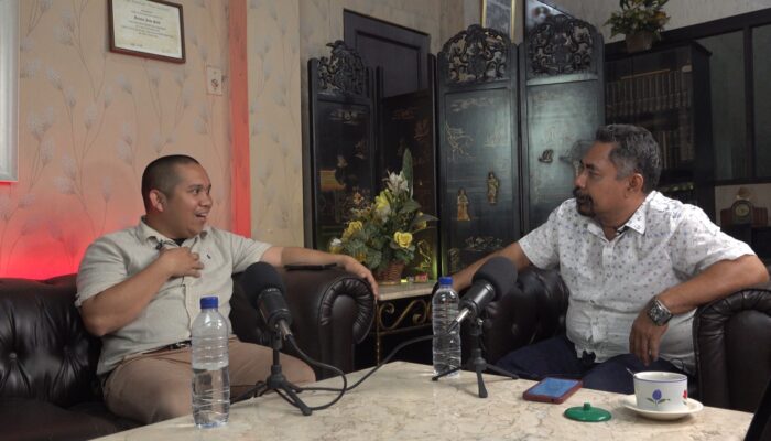 dr Bilmar Menduga Ada Orang Kuat Di Balik Pemecatannya