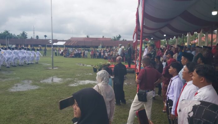 Meski Tergenang Air, Pengibaran Bendera Di Babalan Sukses