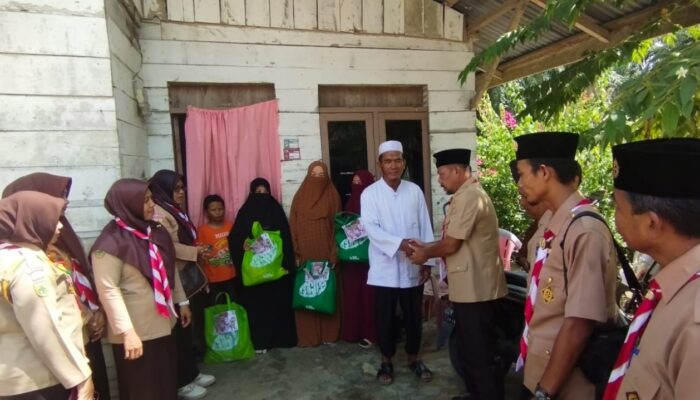 Pramuka Aceh Tamiang Bagi Sembako Untuk Keluarga Eks Kombatan GAM Dan Napiter