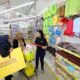 SEJUMLAH tampak membeli produk MR DIY. Waspada/ist
