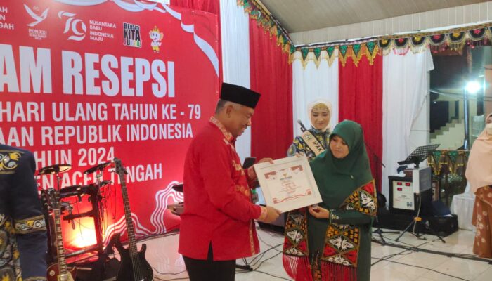 Malam Resepsi HUT Ke-79 RI, 10 Pegawai RSUD Datu Beru Dapat Penghargaan