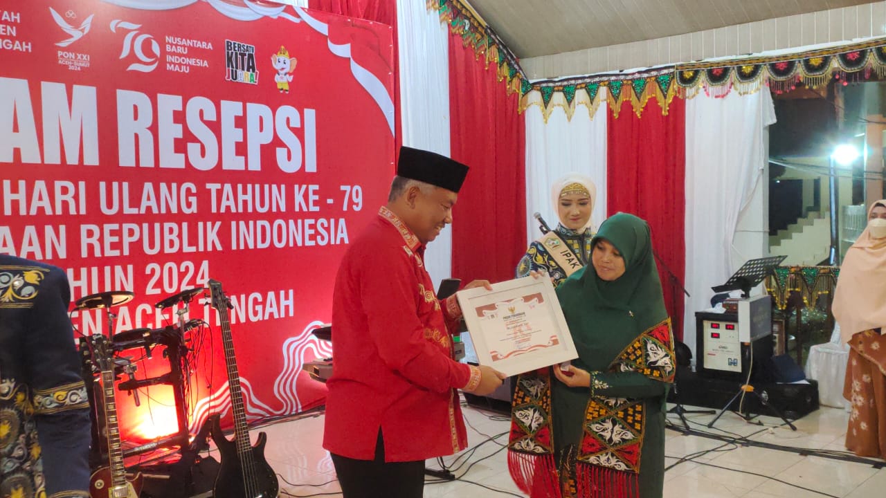 Malam Resepsi HUT Ke-79 RI, 10 Pegawai RSUD Datu Beru Dapat Penghargaan