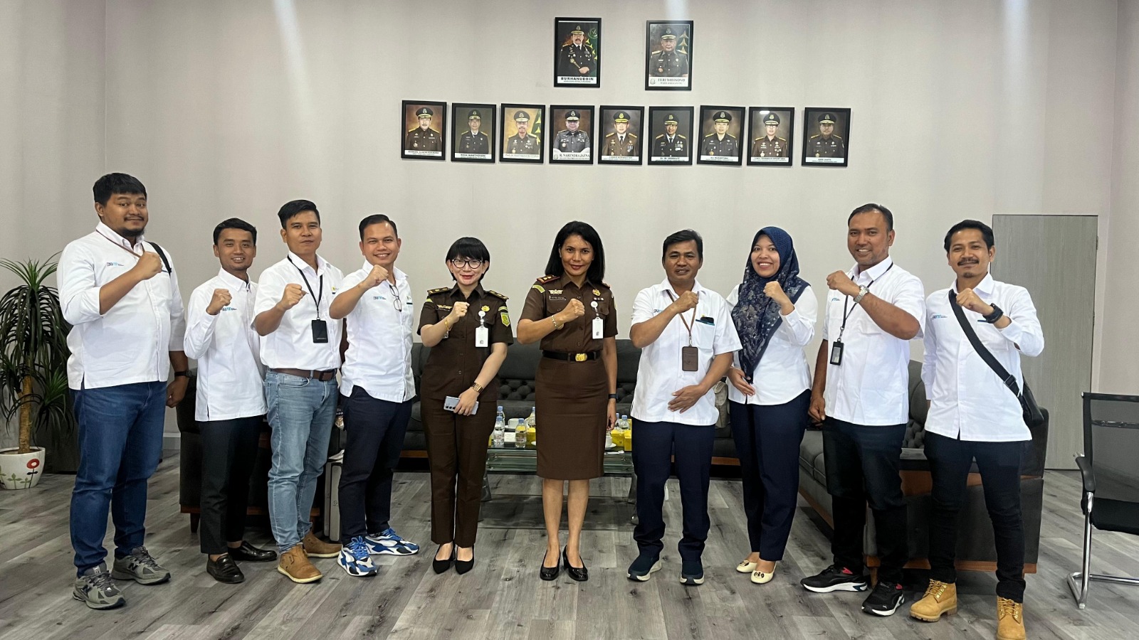 Foto bersama, Management PLN UP3 Lubuk Pakam bersama Kejaksaan Negeri Serdang Bedagai.