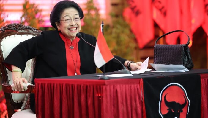 Megawati: Sejak Kapan Ada “Raja Jawa” ? Aku Mau Kenalan Deh