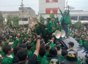 Ratusan Mahasiswa Bentrok Dengan Polisi Di DPRK Lhokseumawe