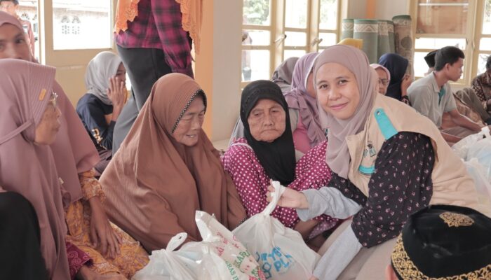 YBM PLN UP3 Pematangsiantar Salurkan Bantuan Paket Gizi