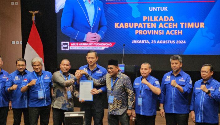 AHY Serahkan SK Dukungan Untuk Pasangan Tole – Apong Maju Pilkada Aceh Timur