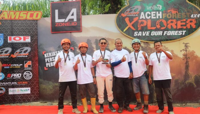 Tim Amsco 4 x 4 Finish Offroad Aceh Forest Explorer