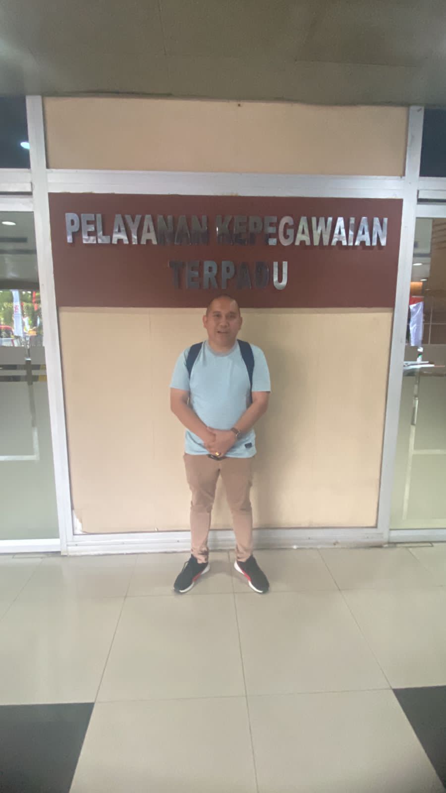 dr Bilmar Delano Sulidabutar berfoto saat mendaftarkan surat keberatan ke BPASN di Kantor BPASN Jalan Letjend Sutoyo, Jakarta, Selasa (20/8/2024). Waspada/ist