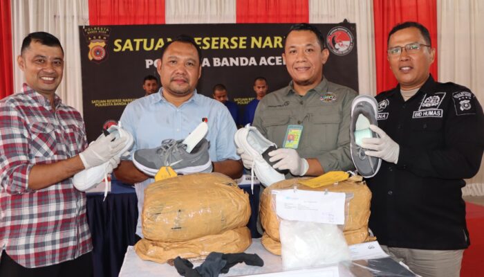 Polresta Banda Aceh Tangkap Emak-emak Asal Jakarta Kirim 4,3 Kg Ganja Via Bandara