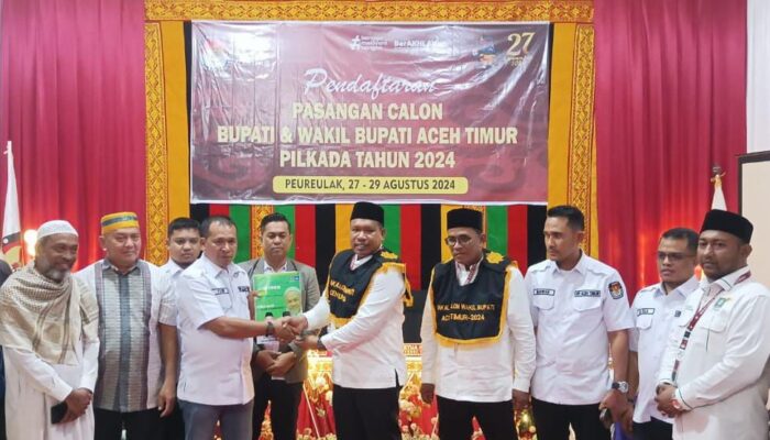 Ribuan Warga Didampingi Eks Tripoli Antar Pasangan Tole-Apong Mendaftar