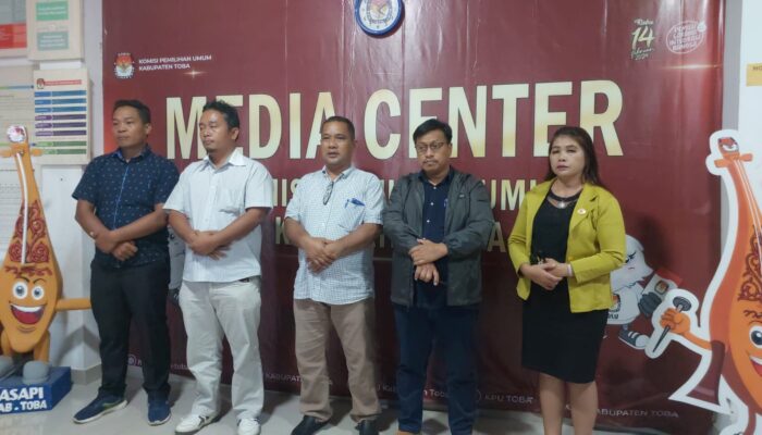 Hari Pertama Pendaftaran Paslon Bupati Dan Wabup Toba Masih Nihil