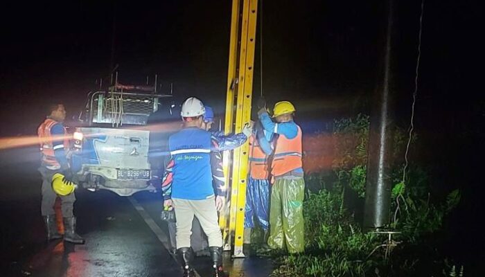 Kurang Dari 24 Jam, PLN UP3 P.Sidimpuan Berhasil Pulihkan Kelistrikan Pasca Cuaca Ekstrem
