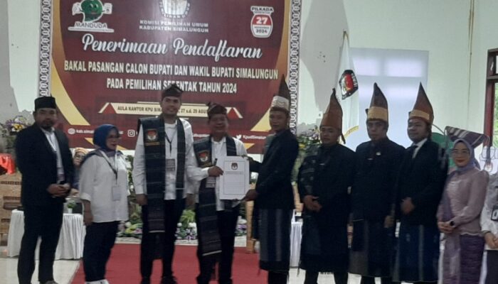Ribuan Pendukung Antar Pasangan RHS – AZI Daftar Ke KPU Simalungun