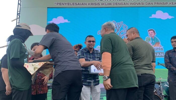 Peringatan Hari Lingkungan Hidup, RSU Royal Prima Marelan Terima Penghargaan