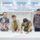 Manager PLN UP3 Binjai, Darwin Simanjuntak (dua dari kanan) bersama Sekretaris DPD REI Sumut, Ir. Reza Sirait (dua dari kiri) melakukan penandatanganan MoU antara PLN UP3 Binjai dengan REI Sumatera Utara, Jumat (30/8).