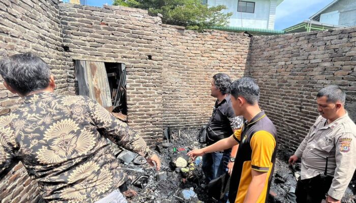 Satu Rumah Hangus Terbakar Di P. Siantar