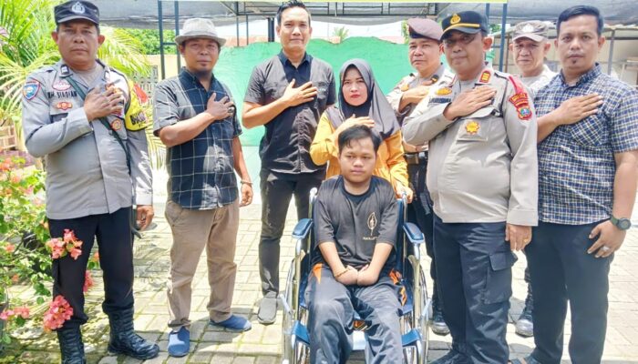 Peduli Disabilitas, Kapolres Sergai Bantu Kursi Roda