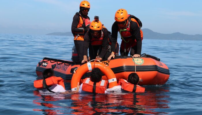 BASARNAS Banda Aceh Simulasikan Evakuasi Atlet Layar PON XXI Aceh-Sumut Wilayah Aceh
