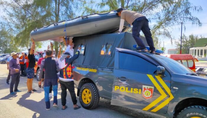Polresta Banda Aceh Siagakan Perahu Karet Saat Atlet Layar Latihan