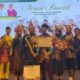Zakki Maulana Siregar Juara 1 (Duta Utama Putra)  dan Kenzo Kabeto Duta Persahabatan GenRe kota Medan 2024 foto bersama kepala SMA Harapan Mandiri Kwok Hin dan perwakilan PIK-Remaja SMA Harapan Mandiri Medan lainnya usai acara Grand Final Duta GenRe Kota Medan Tahun 2024 di Ballroom Hotel Grand Mercure Medan, Jumat (23/8/2024).(waspada/ist)