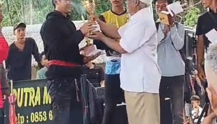 Ribuan Warga Meriahkan Lomba Dayung Sampan Tradisional SAHERA