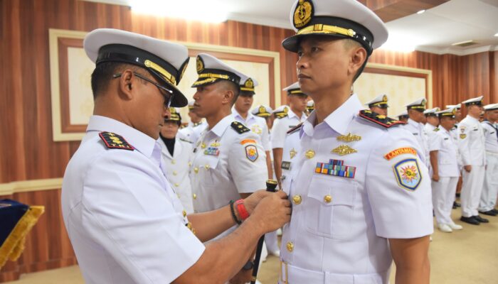 Dansatrol Lantamal I Pimpin Sertijab Dan KRI Torani-80