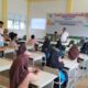 PELAKSANAAN pengabdian kepada masyarakat (PKM) Dosen Universitas Samudra (Unsam) melalui pelatihan kepada siswa menyusun laporan praktik kerja lapangan (PKL) di SMK Negeri 1 Indra Makmu, Kabupaten Aceh Timur, Kamis (1/8). Waspada/ist.