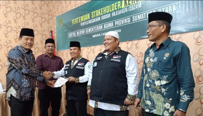 Kepala KUA Medan Denai Terima Penghargaan Dari Kakanwil Kemenagsu