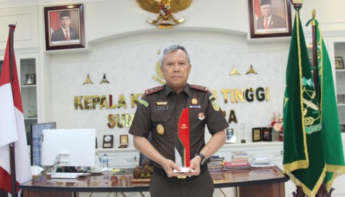 Kajati Sumut Idianto Terima Penghargaan CNN Awards 2024 Kategori “Law Enforcement Excellence”